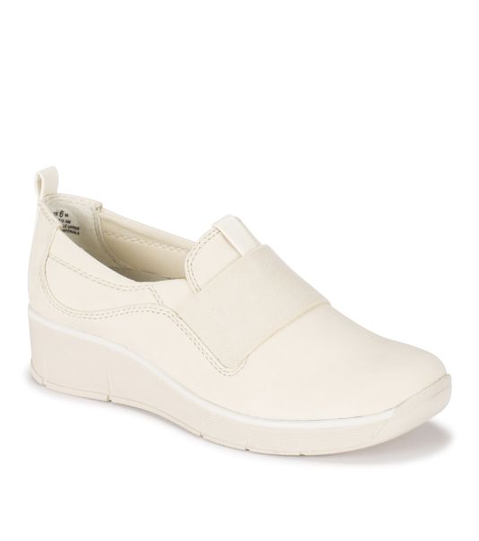 Garner Slip On Sneaker Women Luxurious Baretraps Buff Flats & Loafers